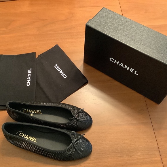 CHANEL BALLET FLAT IN TEXTURE BLACK LEATHER - Picture 5 of 6